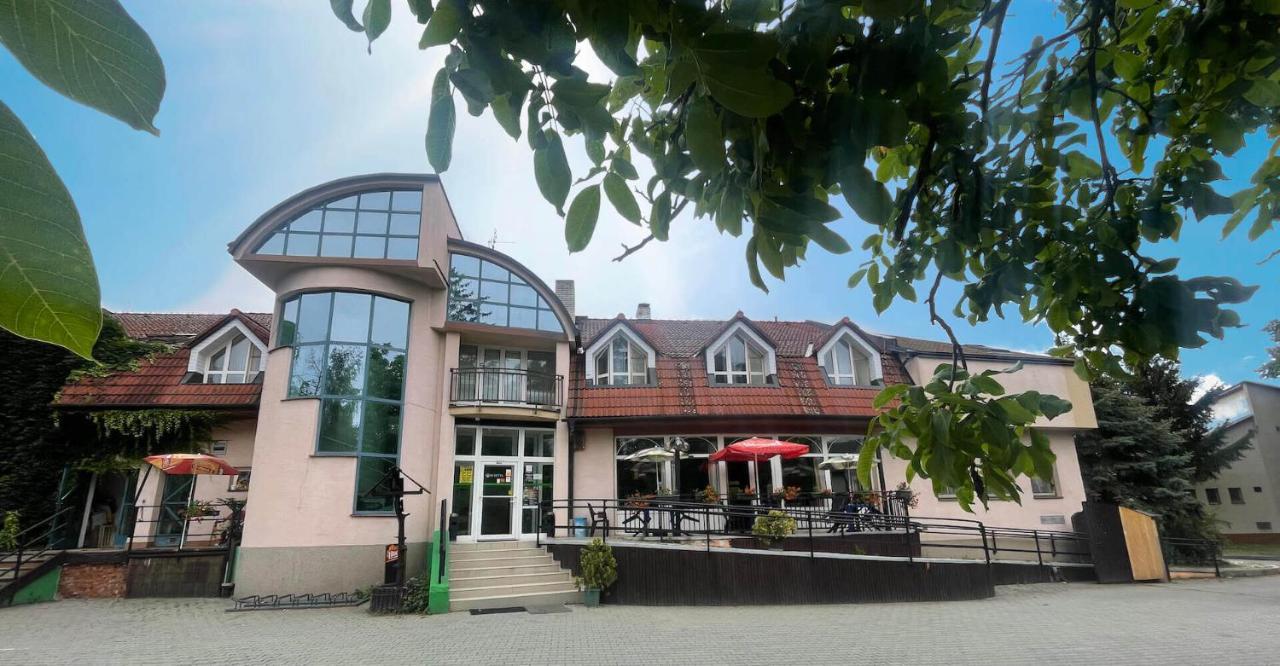 Hotel Colchi Uničov Exteriör bild