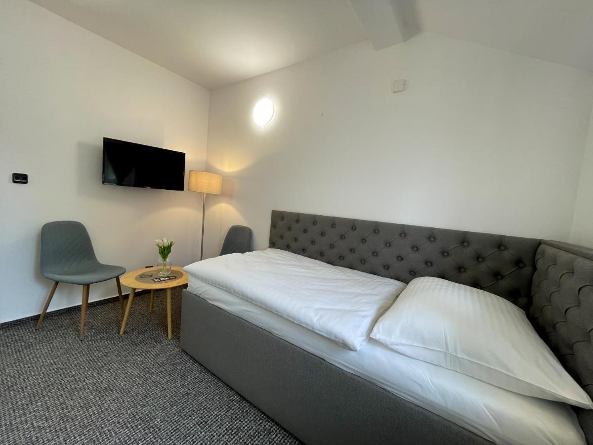 Hotel Colchi Uničov Exteriör bild